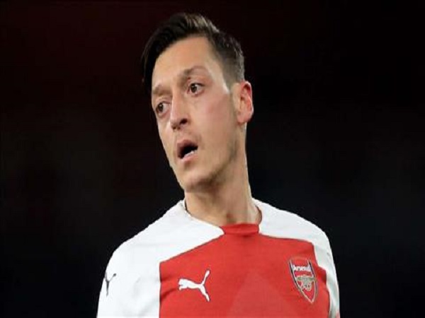 Ozil tụt dốc thảm hại, nguyên nhân do đâu