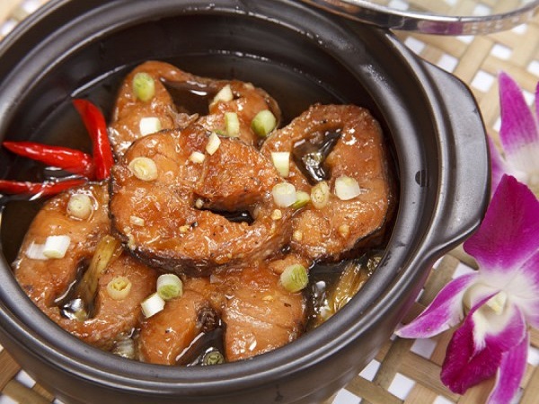 Cách kho cá trắm với dưa