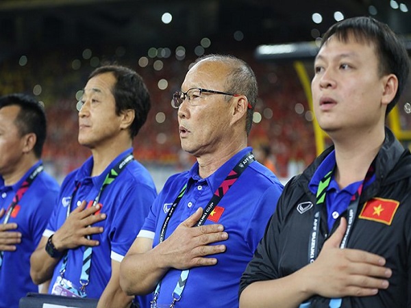 Tái ký hợp đồng với HLV Park Hang Seo