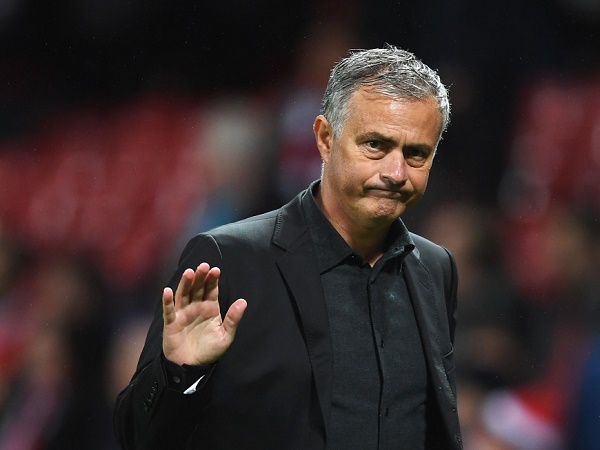 Nhờ Var, Mourinho đá đểu Man City