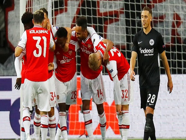 Frankfurt 0-3 Arsenal: Mở tiệc bàn thắng trên sân khách
