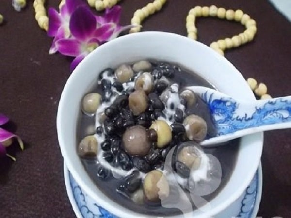 Bà bầu có nên uống nước đậu đen