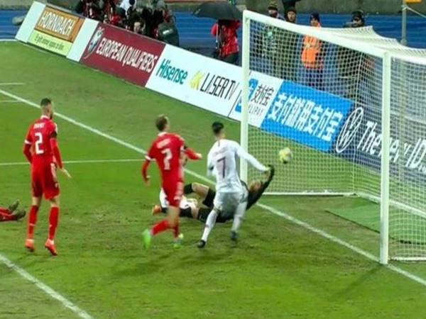 Ronaldo từ kẻ bị cướp trở thành kẻ cướp