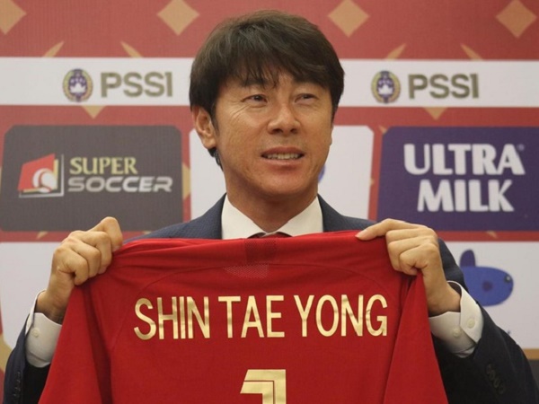 HLV Park Hang Seo khẳng định không nhượng bộ HLV Shin Tae Yong