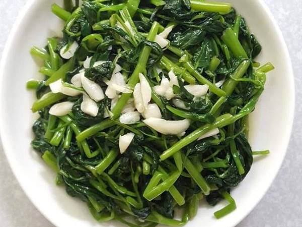 Những lưu ý khi làm rau muống xào tỏi